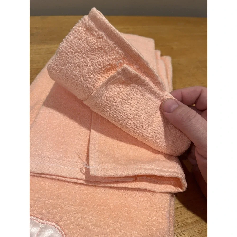 Vtg 3 Pc Cannon Peach Sea Shell Embroidered Bathroom Towel Set‎ Bath/Hand/Wash